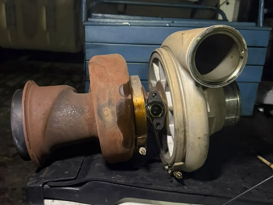 Turbina retirada do caminhão para o conserto